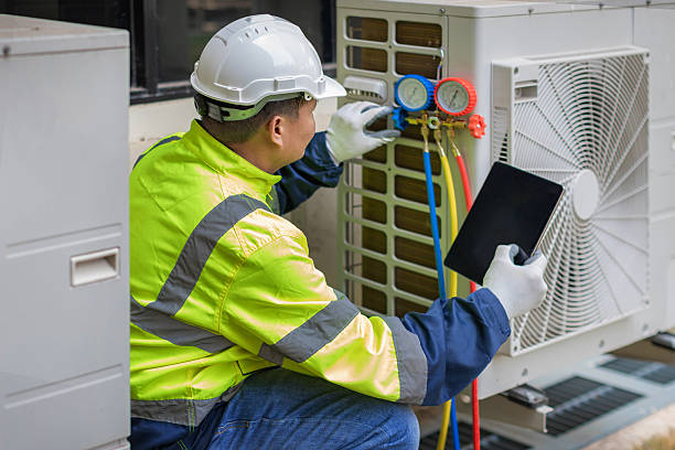 Professional Hvac technician working in Kingsland, TX